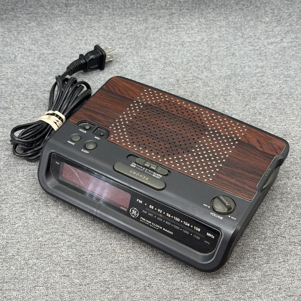 Vintage GE Digital Alarm Clock Radio AM/FM Woodgrain Red LED Model 7-4613A Works